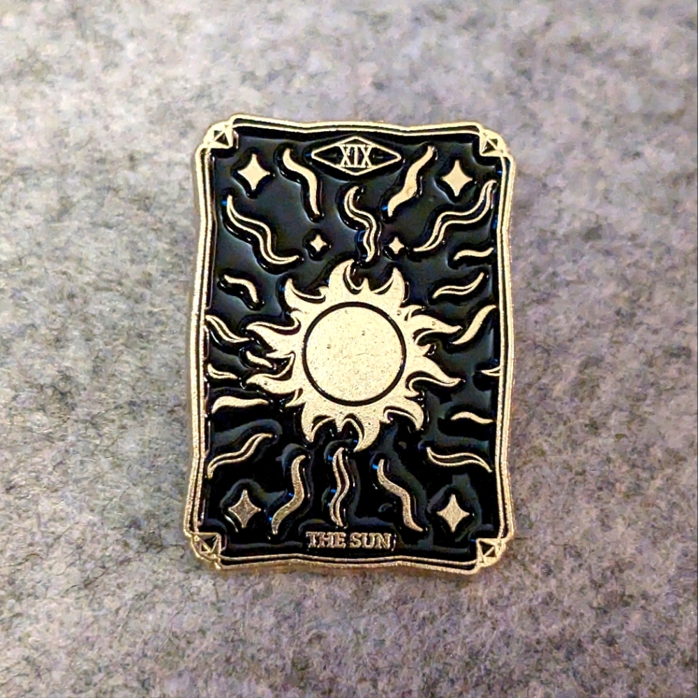 Tarot Card Pin - The Sun - Black & Gold Cosmic Major Arcana 19 XIX